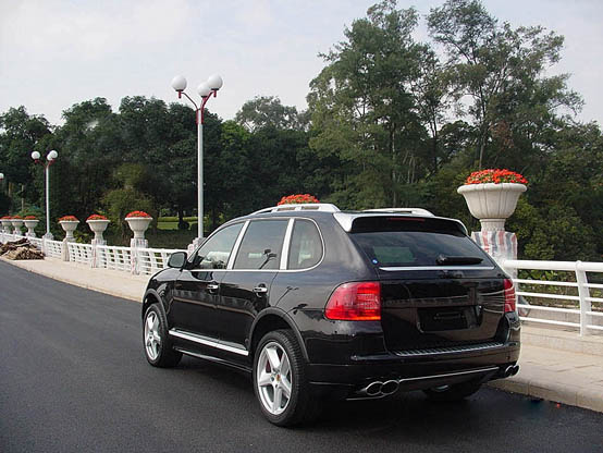 紳士愛運(yùn)動(dòng)：Porsche Cayenne S